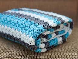 couverture bebe rayee en bleu gris et blanc au par allstuftup couverture bebe crochet crochet diy diy tricotin