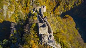 Cetatea se află în comuna argeșeană arefu, situată la poalele munților făgăraș, înainte de intrarea pe transfăgărășean, pentru a putea redeschide cetatea poenari, consiliul județean argeș a luat măsuri. Cetatea Poienari Transylvania Romania Romania Transylvania Romania Transylvania