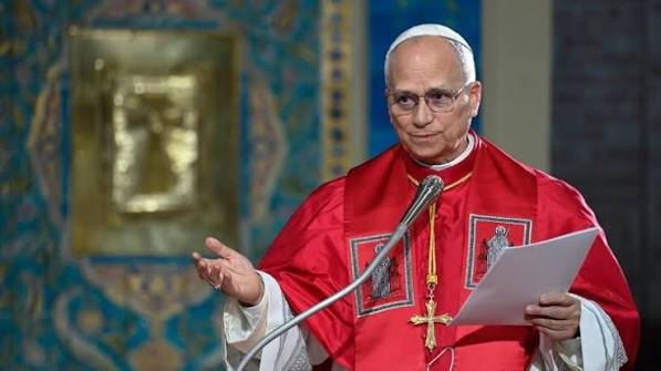 Episcopados apoyan al Papa y llaman a la paz - Vatican News