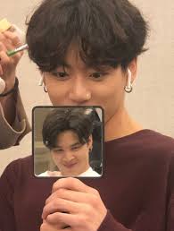 Jikook Weverse Update Das Ist So Suss Und Lustig Jungkook Jimin Bts Jungkook In 2020 Bts Taehyung Bts Lustig Bts Lockscreen