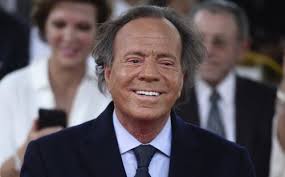Julio Iglesias habla: prepara su defensa y asegura que la verdad "llegará muy pronto" - Bekia Actualidad