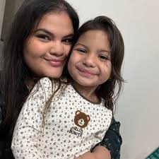 Is hand fascination in 15-month-olds a sign of autism?