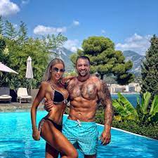Aceasta avertizează că ar putea ieși un scandal uriaș. Bianca DrÄƒguÈ™anu Nu L Poate Vorbi De RÄƒu Pe Alex Bodi DacÄƒ O Face RiscÄƒ O Nenorocire Evenimentul Zilei