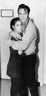 Photoshop Fake Priscilla S Head Has Been Photoshopped Onto The Body Auf Linda Cochran And Elvis S 1968 Head Has Been Ph Elvis In Concert Elvis Elvis Presley