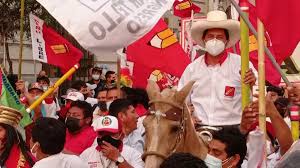 Keiko fujimori y pedro castillo en un debate público en cajamarca, perú. Eduardo Galeano Revive En Un Spot De Castillo El Excentrico Candidato De La Izquierda Peruana Diario Con Vos