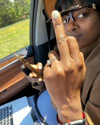 Donte P. Johnson (@thehoodiehotelier) • Instagram photos and videos