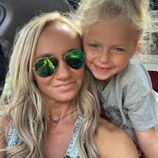 Erin Suggs's Instagram, Twitter & Facebook