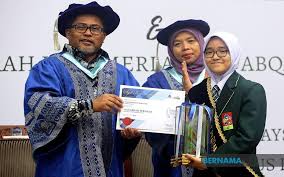 Hari anugerah cemerlang 2018 (6 tahun). Bernama Kerja Keras Doa Restu Ibu Bapa Resipi Kejayaan Penerima Anugerah Abqari Perdana