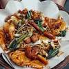 Pangsit ini adalah pangsit kuah isi daging ayam dan sayur. 1
