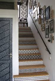 La Bonne Idee Pour Relooker Un Escalier On Decore Chacune Des Contre Marches Avec Du Carrelag Deco Escalier Escalier Relooking