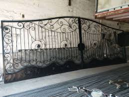 The original safety boot® guardrail system is a reusable base for constructing freestanding temporary guardrails and stair rails that exceed united states federal osha regulations. China Custom Steel Gate Wrought Iron Railing Handrail Temporary Balustrade Stair Railing Balcony Fencing Fence Swingate Driveway Gate China Wrought Iron Gate Wrought Iron Gates Near Me