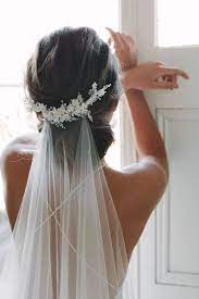 101 Hochzeitsideen Fur Brautfrisuren Mit Schleier Weil Das Klassische Immer Aktuell Ist Vintage Hochzeitsideen Hochzeit Kopfschmuck Haarschmuck Braut
