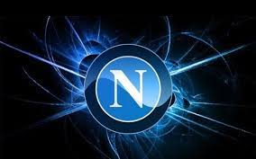 «spaccato al 1º di rosso alla corona d'oro gemmata e cimata da quattro fioroni dello stesso (tre visibili), bottonati da una perla, sostenuti da punte, al 2º d'argento. 30 Idee Su Forzanapolisempre Napoli Stampe Incorniciate Maglie Da Calcio