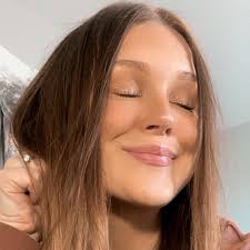 Savannah Gary's Instagram, Twitter & Facebook