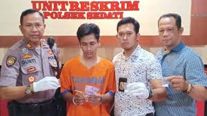 Informasi lengkap di bawah ini. Pekerja Pabrik Pengolahan Kayu Di Sidoarjo Nyambi Jualan Pil Koplo Surya