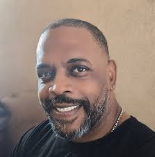 The one and only Idris Elba is sitting in for Pete Tong tonight and he's  made himself at home! 😂 Make sure you're listening from 9pm to get your  weekend started 🙌