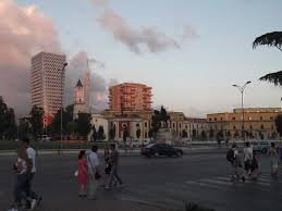 Fedezze fel albánia pezsgő fővárosát, tiranát, amely 36 km távolságban található albánia egyik legnépszerűbb nyaralóvárosától, durrestől! Tirana Albania Fovarosa Intravel