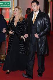 50, born 3 december 1970. Katarzyna Skrzynecka Wspiera Meza Marcin Teskni Za Dziecmi Pomponik Pl