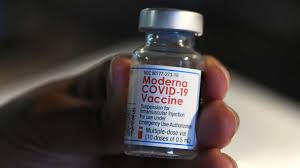 Vacina moderna sendo armazenada em um freezer médico convencional. Covid 19 Portugal Ja Recebeu 8 400 Doses De Vacina Da Moderna