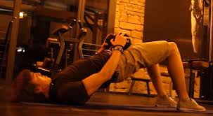 Das mag im fitnessstudio etwas darüber hinaus sind übungen, die du zu hause auf deiner gymnastikmatte durchführst, in der regel deutlich vielseitiger und sprechen neben dem po. á…á… Tipp Poubungen Fur Manner Zu Hause