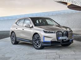 Der bmw i4, der in direkter konkurrenz zum tesla model 3 stehen wird, soll über eine reichweite von 600 kilometer nach wltp verfügen und in vier sekunden auf der bmw i4 kommt in drei versionen auf den markt. Bmw Die Neuheiten 2021 Im Uberblick