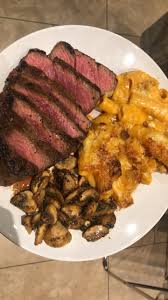 And because it's made in the slow cooker, it's also extremely easy. First Attempt At Mac N Cheese As A Steak Side Came Out Okay Steak