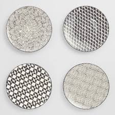 Black And White Plates Set Friday S Fantastic Finds Kitchen Plates Set Dinner Plate Sets Dinner Plates