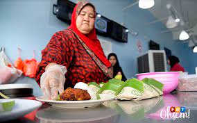 Lalu diapun tidur terlentang dengan mengganjal pantatnya dengan dua buah bantal tidurnya. Penjual Nasi Lemak Raih Rm400 000 Sebulan Dengan Modal Rm3 000 Free Malaysia Today Fmt