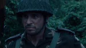 He plays kargil legend captain vikram batra , param vir chakra. Bizjtrugnnutrm