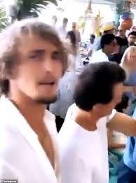 He married his girlfriend evgenija in a ceremony in the maldives in november 2017. Alexander Zverev Tried To Strangle His Ex Girlfriend At Last Year S Us Open Daily Mail Online
