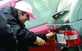 In primul rand trebuie sa se comporte ca un bun proprietar si nu ar trebui sa distruga in niciun fel acel autoturism chiar daca el este sub sechestru si prezumtiv se urmareste vanzarea lui. Guvernul Romaniei Automobilele CumpÄrate Din Alte State Pot Circula Doar 90 De Zile Pe Drumurile Publice Automarket