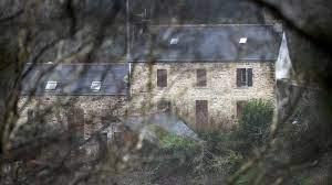 Olivier boy, journaliste de la rédaction de rtl, maitre thierry fillon avocat d'hubert caouissin et maitre cécile de oliveira, avocate des parties civiles (les sœurs et la mère de brigitte troadec). Affaire Troadec Un Suisse A Voulu Racheter La Ferme De L Horreur Lci