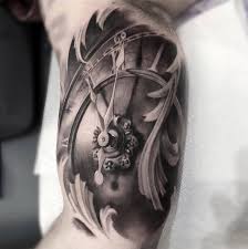 Diese tätowierungen bestehen in der regel aus verschiedenen typischen japanischen symbolen, die zusammengebunden sind, und so aussehen, als ob sie sich um den arm herumschlingen. Die 14 Besten Ideen Zu Tattoo Oberarm Innenseite Tattoo Oberarm Innenseite Armeltatowierungen Oberarm