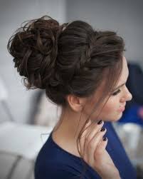 Vous avez les cheveux courts ou un joli chignon coiffé décoiffé ? Le Chignon Coiffe Decoiffe 67 Photos Qui Vont Vous Inspirer Archzine Fr Coiffure Chignon Coiffure Belle Coiffure