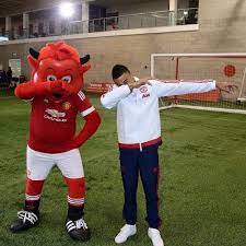 Jesselingard Teaching Fred The Red How To Dab Tb To His Shark Boy Hair