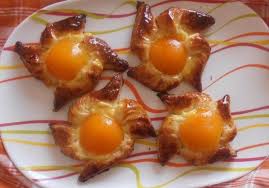 Viennoiseries Moulins A Vent Aux Abricots Pate A Couque Le Sucre Sale D Oum Souhaib Recette Abricot Alimentation Viennoiserie