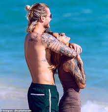 Sophia thomalla /instagram) thomalla posted the image on. Loris Karius S Girlfriend Has Loser Sprayed Onto Her Car Daily Mail Online