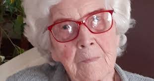 Jeanne Stahl's Instagram, Twitter & Facebook