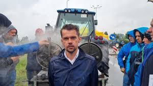 We wtorek wczesnym rankiem przed ministerstwem rolnictwa pojawiła się. Cavvla1fmvjqhm