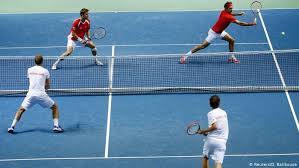 A game played with rackets and a light ball by two players or two pairs of players on a rectangular court divided by a net. Destapan Escandalo De Presunta Manipulacion En El Tenis Deportes Dw 18 01 2016