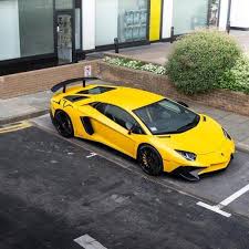Lamborghini Aventador Amarillo Billonarios De Internet En 2020 Lamborghini Aventador Sv Lamborghini Lamborghini Aventador Roadster
