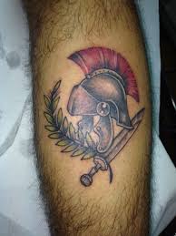 Guarda tutte le foto di serena rossi: Elmo Romano Gladio Alloro Tattoo By Serena Tremarella Tatuaggi Uomo Disegni Di Tatuaggio Idee Per Tatuaggi