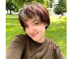 Pearl Hahn's Instagram, Twitter & Facebook