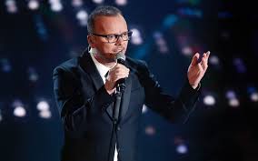 He has been married to carmela barbato since 1987. Gigi D Alessio In Tour Mani E Voce Nell Estate 2021 Sky Tg24