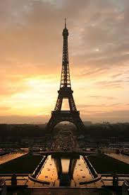 Después de la feria mundial, se consideró demoler la torre pero nunca sucedió. Torre Eiffel Wikipedia La Enciclopedia Libre