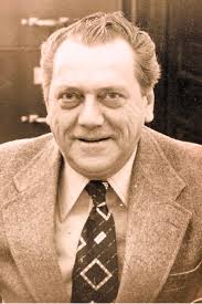 Feuillets publicitaires du Château de Blois: "L'idée directrice a été  d'unir le confort moderne à la douce et chaude beauté d'un intérieur  français; à cette fin,