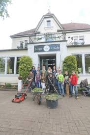 The room is 24ft long x 12ft wide. Garteneinsatz Fur Eine Gute Sache Jungelinde