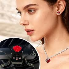 Henjunu Rosa eterna vera, rosa vera con collana e orecchini a cuore,  collana da donna con rosa eterna rossa con cuore, regali di San Valentino  (Rosso e nero-2) : Amazon.it: Casa e