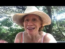 Laura Topper I Divine CEO Billionheiress Vibes