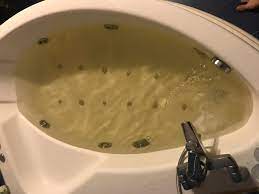 Piso en venta, cuarta planta, equipado con aire acondicionado, con garaje, mobiliario redpiso estudio getafe sector 3 vende piso en 1º planta, dispone de 95 m2 de superficie construida, distribuido en 3 dormitorios. Apa Din Sectorul 3 Vei Sa Faci O Baie Calda Apa E Plina De Rugina E Galbena Ptr Litri Astia De Apa Tot Eu Platesc Chiar Daca Nu M Am Folosit De Ei